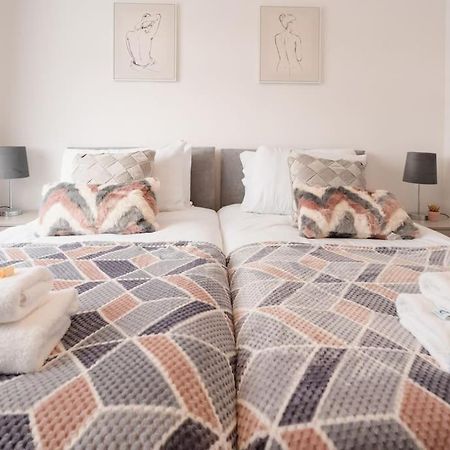 Prenton House, 3Br Close To Liverpool Birkenhead Esterno foto