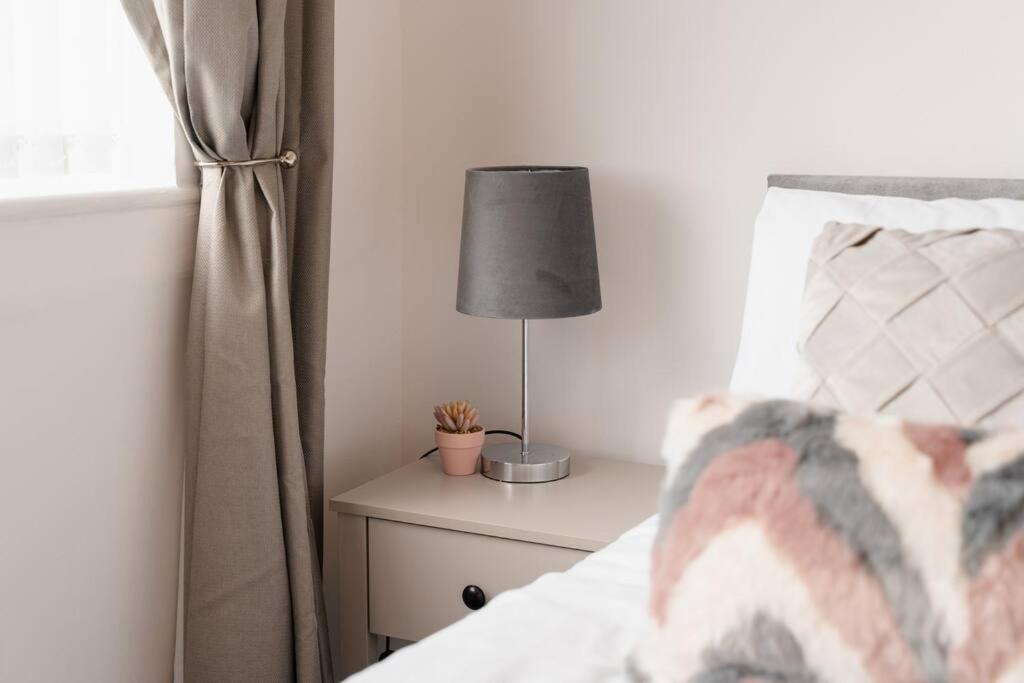 Prenton House, 3Br Close To Liverpool Birkenhead Esterno foto